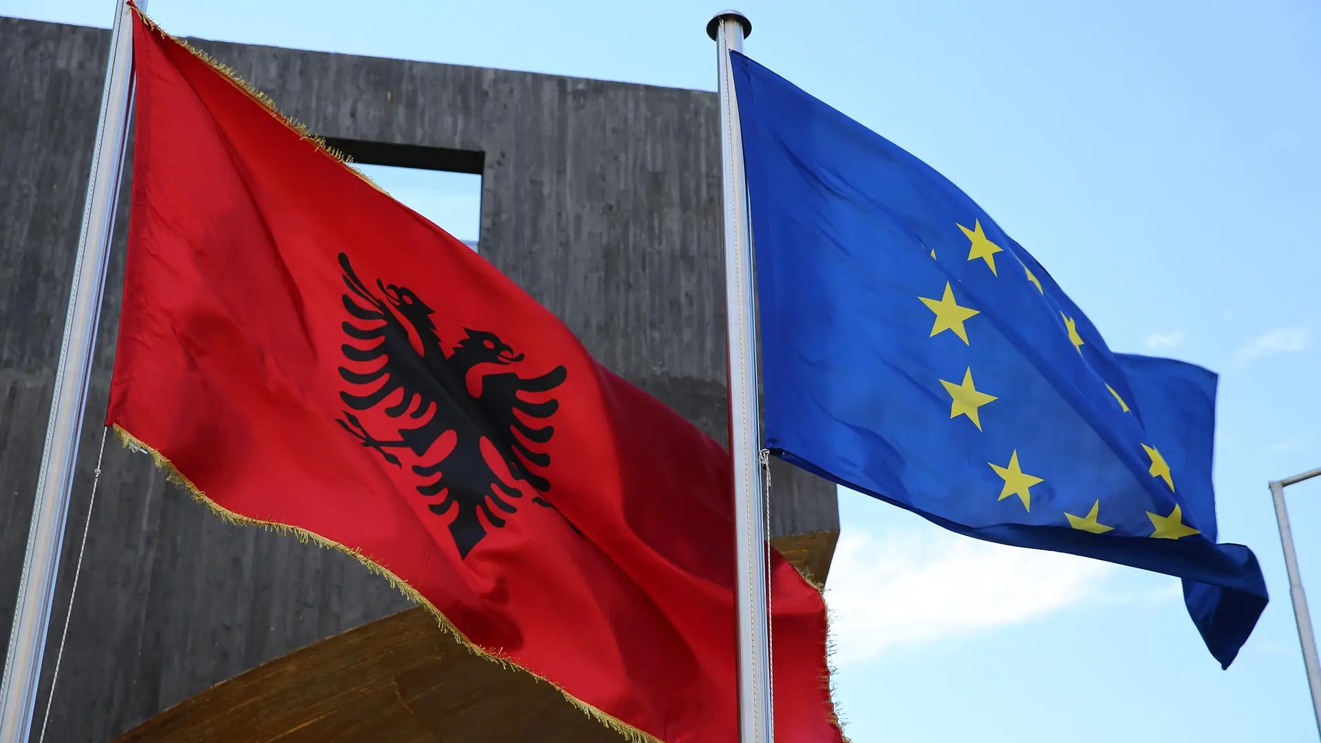 Peizazh i Shqipërisë që bashkon trashëgiminë, natyrën dhe zhvillimin modern